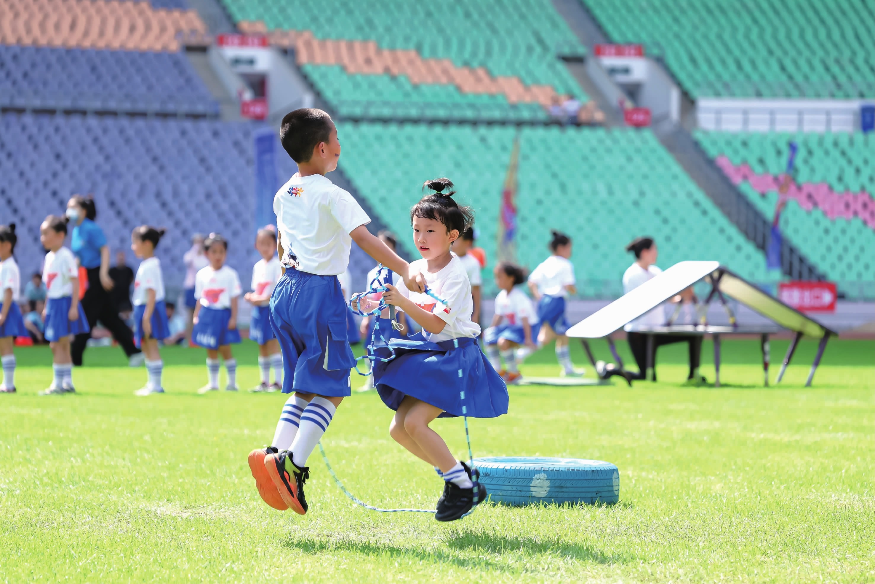山东、陕西队携手挺进十五运会女篮U18组正赛